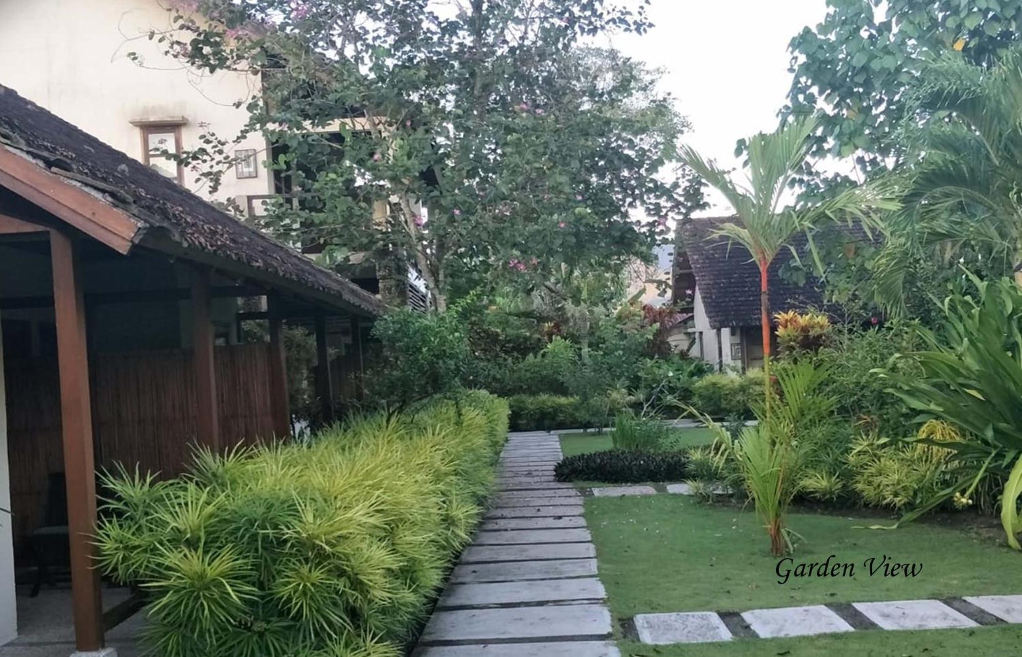 Cocotinos Manado Hotel Exterior foto